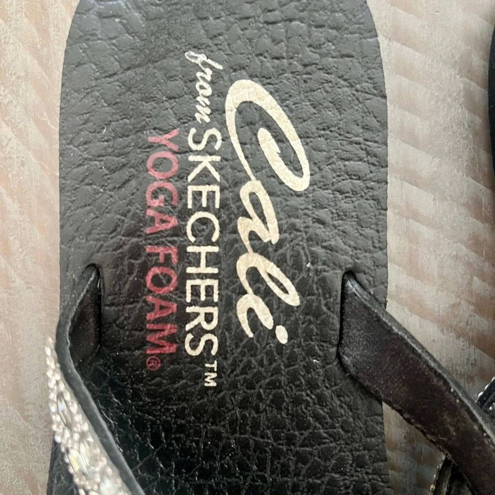 Skechers Cali Women's Black Rhinestone Flip Flops - Picture 2 of 2